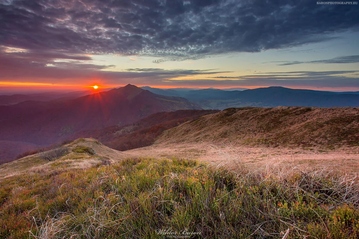 WIDOK Z POŁONINY WETLIŃSKIEJ NA CARYŃSKĄ